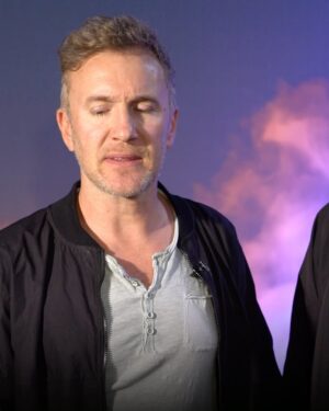 Robin Leutner Instagram - Erst Puffmama,  jetzt Castingshow-Bühne! Ballermannsänger Patrik Schmittinger spielte die "Layla" im Musikvideo zum gleichnamigen Sommerhit 2022. Nicht nur der Song von DJ Robin und Schürze hat für Aufsehen gesorgt, sondern auch Schmittingers Performance im Video. Die hatte für ihn negative Folgen ... Bei „The Voice“ kämpft Schmittinger ab dem 02.11. nun im Team Giovanni in den Battles um den Castingshow-Titel. ✌🏼
.
.
.
#swr #swrschlager #layla #djrobin #schuerze #ballermann #mallesongs #musikvideo #skandal #thevoiceofgermany #giovannizarrella #patrikschmittinger