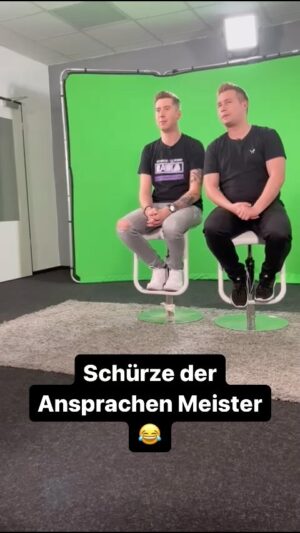 Robin Leutner Instagram - So muss man es machen oder? 😂 
Danke @schuerze_music 😂
#djrobin #schürze #chartshow #layla