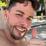 Robin Leutner Instagram - Happy Mittwoch euch allen! 🎉🙏 Danke @leshuuk für dein Shooting mit mir 😂 Wir sehen uns morgen wieder im @oberbayern_mallorca 🙏 #djrobin #pool #mallorca #sun #layla #bumsbar