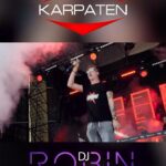 Robin Leutner Instagram - DJ & Live Act Announcement ‼️ Wir freuen uns auf @djrobin1996 , der mit Layla den längsten NR 1 Hit in den deutschsprachigen Charts platzieren konnte. In dieser Saison hat er mit Bumsbar erneut einen Hit in den Top 10 platziert. Er wird für Mallorca Stimmung am Ostersonntag (31.3) sorgen, und zwar als Partyschlagersänger und DJ ‼️ Zusamnen mit ISl Glück wird die Live Arena zum Mallorca Zentrum an Ostern! ABSOLUTE FEIERSTIMMUG ist garantiert, sobald die signifikanten ersten Töne des Dauerbrenners „Layla“ ertönen. ✔️ sichert euch Maigang Tickets für den Ostersonntag unter karpaten-Maigang.de ✔️oder holt euch die Bundle Tickets für das Opening Euer Festivalauftakt 2024! KARPATEN Headlines 🪩 Größtes Musikzeltfestival in NRW 💃🏼 5 Wochen voller Party 🗓️ 30.03 - 30.04.2024 📍 48683 Ahaus 🕶️ nationale & internationale DJs, Live-Acts und Bands 🆕4 Musikareas ‼️ 🚌 Bustransfer aus dem Kreis Borken, Coesfeld und Steinfurt. 🅿️Gratis Parkplatz für Autos und Busse ➡️ Gruppenangebote für Partytickets auf Anfrage 😍🙌 Wir freuen uns auf euch ! #karpaten2024 #party #endlichparty #abendtickets #rabatt #layla #djrobin#isiglueck Karpaten - DAS Musikzeltfestival in NRW