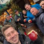 Robin Leutner Instagram - Happy Monday 🎉 Wie oft wart Ihr dieses Jahr schon auf dem Weihnachtsmarkt und wieviel Glühwein gabs bei euch? 🤪 #djrobin #weihnachtsmarkt #glühwein #köln #party #mallorca #crew #layla #bumsbar #rapunzel #summerfieldbooking #friends