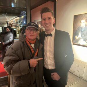 Robin Leutner Instagram - Danke @youtubemusic für die Einladung zum YouTube Music Award Dinner im @grill_royal 🙏
3 mal Nominiert gewesen für: den Besten Song, Beste Songwriter und Beste Producer🙏
 Es ist und bleibt völlig surreal was wir mit euch erleben dürfen 🥹
Danke ❤️
#djrobin #schürze #layla #bumsbar #youtube #youtubemusic #award #berlin #grillroyal #party #dankbar #mallorca #friends #summerfieldbooking #summerfieldfamily