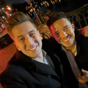 Robin Leutner Instagram - Danke @youtubemusic für die Einladung zum YouTube Music Award Dinner im @grill_royal 🙏
3 mal Nominiert gewesen für: den Besten Song, Beste Songwriter und Beste Producer🙏
 Es ist und bleibt völlig surreal was wir mit euch erleben dürfen 🥹
Danke ❤️
#djrobin #schürze #layla #bumsbar #youtube #youtubemusic #award #berlin #grillroyal #party #dankbar #mallorca #friends #summerfieldbooking #summerfieldfamily