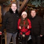 Robin Leutner Instagram - Unsere Hospiz-Unterstützer @djrobin1996 und @schuerze_music waren am Montag im Einsatz für unser @kinderhospizstuttgart am Stand von @weihnachtsmann.co.stgt auf dem @stuttgarterweihnachtsmarkt 🌲🎼⭐️ Ihr seid der Hammer und auf Euch ist immer Verlass! Ein dickes DANKE für Euren wertvollen Support❤️🫶🏼❤️ #kinderhospizstuttgart #begleiten #biszuletzt #zusammenhelfen #djrobin #schürze #layla #chartspitze #weihnachtsmannundco #stuttgarterweihnachtsmarkt Weihnachtsmarkt Stuttgart