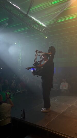 Robin Leutner Instagram - Wir feiern heut die ganze Nacht - zusammen mit @djrobin1996 🔥♥️
 #malloween #recklinghausen #halloween #vestlandhalle #isiglück #djrobin #malinbrown #kreisligalegende #djlestraight