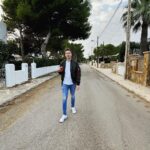 Robin Leutner Instagram - Noch ne kurze Wegcola und dann ab in die neue Woche 🎉 Was steht bei euch diese Woche an? Schönen Wochenstart euch allen! 😍🙏 #djrobin #cola #holiday #vacation #mallorca #wochenstart #week #palm #palmen #strand #sonne #sunset #sun #party Mallorca