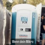 Robin Leutner Instagram - Danke @maximilianj_ dass du mich gehört hast 😂🎉😂 Wer ließt sich auch immer alles durch?😂 #dixi #dixiklo #toitoi #festival #mikro #djrobin #layla #bumsbar #party #rapunzel #mallorca
