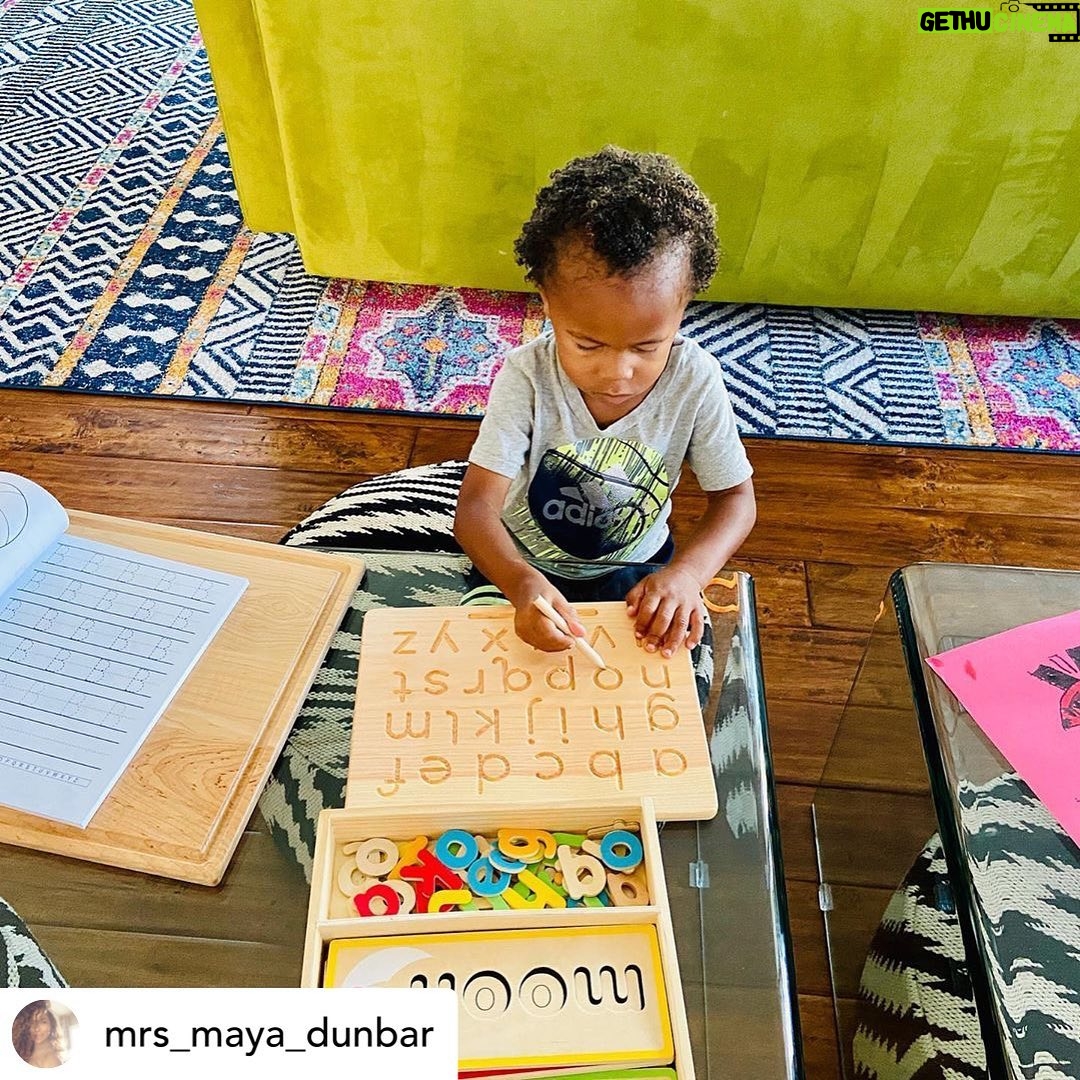 Rockmond Dunbar Instagram - Let it begin! “The Black Box Academy for Free Thinkers” #blackhomeschoolers #blackhomeschooling #blackhomeschool365 #blackhomeschoolmom #blackhomeschooling #blackhistory365 #blackhistoryisamericanhistory #blackhistoryeveryday #blackhomeschoolfamilies