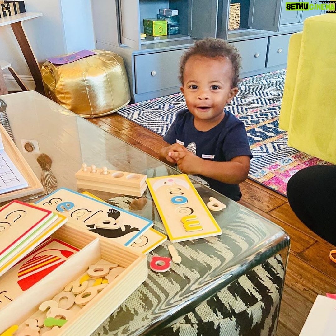Rockmond Dunbar Instagram - Let it begin! “The Black Box Academy for Free Thinkers” #blackhomeschoolers #blackhomeschooling #blackhomeschool365 #blackhomeschoolmom #blackhomeschooling #blackhistory365 #blackhistoryisamericanhistory #blackhistoryeveryday #blackhomeschoolfamilies