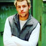 Rodger Corser Instagram – In the tradition of other actors on Insta I thought I’d post my latest headshot. Thanks @emiliebrabonhames for your amazing photographic expertise. 
It sure was a great shoot…the other day…like last week…with you.
Frosted tips are so now amirite….
And a goatee is beyond fresh
#backstreetsback #nofilter #headshot #showmeyour90s