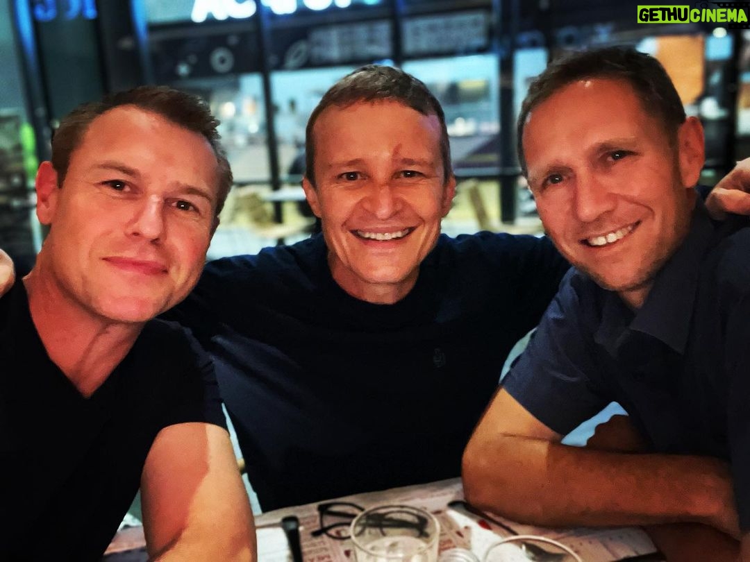 Rodger Corser Instagram - The subjects of this photo boast many awards: OAM, SC, Australian of the year, multiple AACTA’s and Logies….oh and one bloke who won the U/14 bowling averages in 1987…. #wildboarsfc #thaicaverescue #netflix @fitzdonc