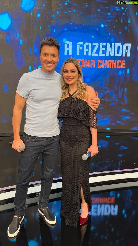 Rodrigo Faro Instagram - Melhores momentos do programa de hoje! Com ela, que encantou o Brasil! Fazendo história, Sheherazade no palco do @horadofaro!