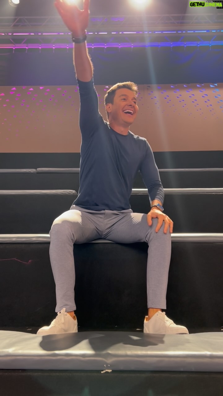 Rodrigo Faro Instagram - Vazou a @camilaloures chegando na Record para gravar o @horadofaro 🙈🤣 Minha irmã do ❤️