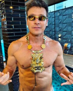 Rodrigo Faro Instagram - Agora sou empresariado pelo @imcryansp mc faro 😎