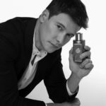 Rodrigo Faro Instagram - Para representar o homem icônico moderno, intenso e que confia em si, @antoniobanderas traz essa nova fragrância incrível. The Icon Elixir está pra lá de chique e é uma ótima opção de presente para o dia dos pais. Mostrei um pouquinho mais nos stories, corre lá e clique no link pra garantir esse super perfume! 😉 #TheIconAttitude #BanderasPerfumes #publicidade