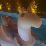 Rodrigo Faro Instagram - Eu e meu unicórnio de férias…Uiiiiiiiiiiii…