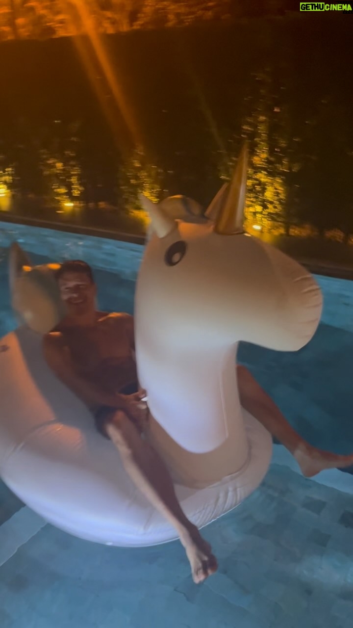 Rodrigo Faro Instagram - Eu e meu unicórnio de férias…Uiiiiiiiiiiii…