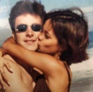 Rodrigo Faro Instagram - 13 de maio de 1997 foi quando eu vi a Vera pela primeira vez quando fizemos par num comercial de chinelos… Naquele dia tive a certeza que havia encontrado a minha alma gêmea… Hoje faz 26 anos  que nos apaixonamos  e montamos uma família linda e abençoada.Há 26 anos atrás quando a vi pela primeira vez , Deus soprou no meu ouvido que eu havia encontrado a mulher da minha vida e que ela seria a mãe das minhas filhas!!!
Obrigado meu amor por compartilhar a sua vida ao meu lado 
Te amo eternamente @veraviel