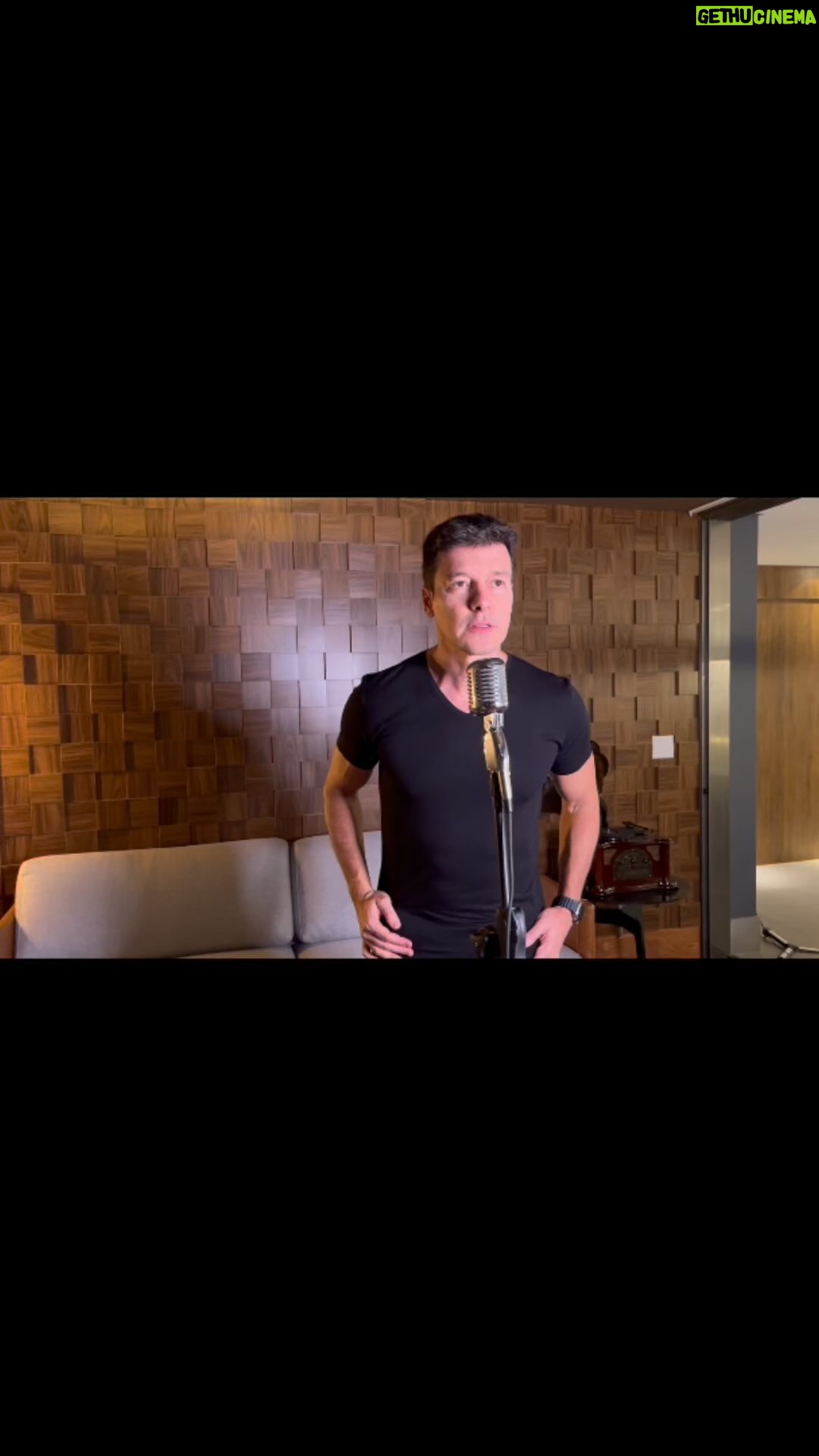 Rodrigo Faro Instagram - Aguenta coração…❤️ #love #musica #music