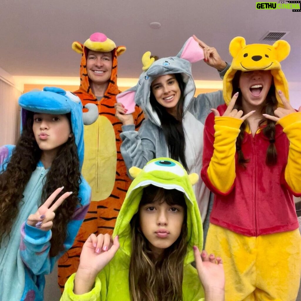 Rodrigo Faro Instagram - Um tigrão e quatro princesas!Prontos para o frio de Orlando…