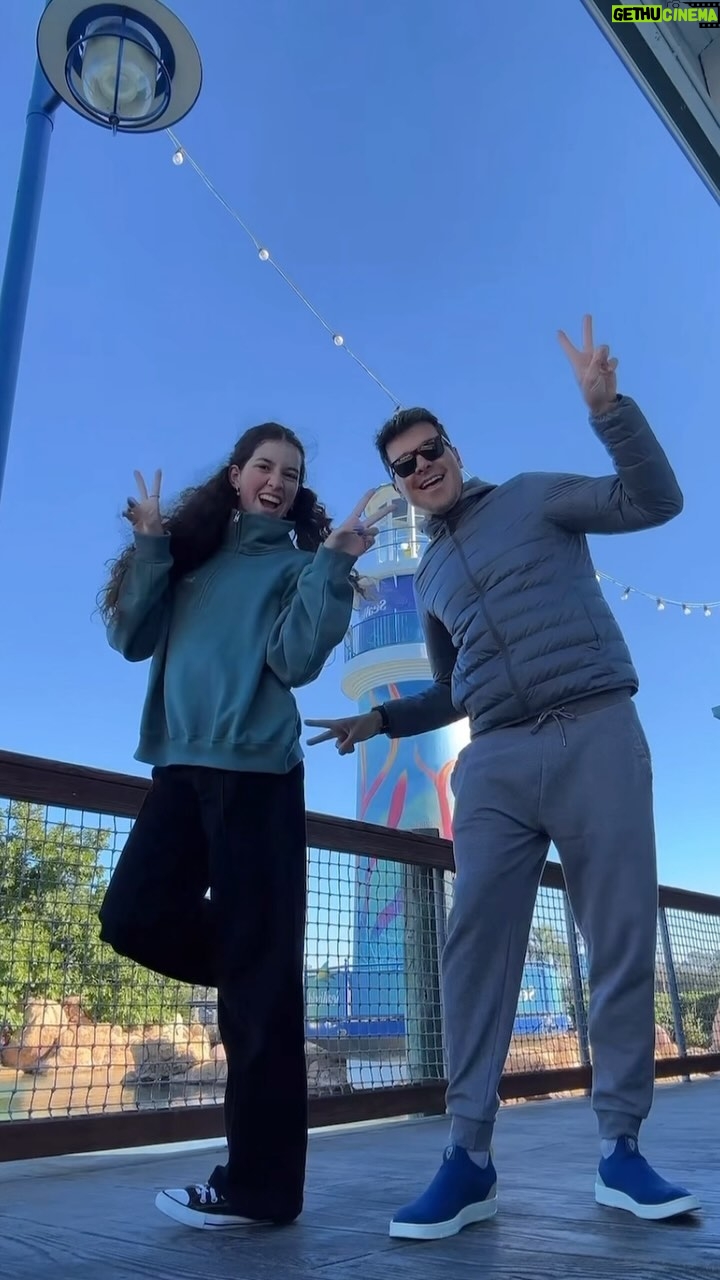 Rodrigo Faro Instagram - Mandando um “Dança Gatinho”com minha filha número 2 @mariavielfaro aqui no @seaworldorlandobr .❤️