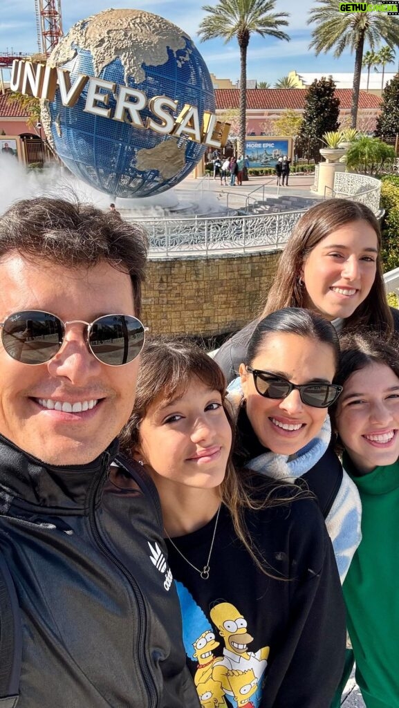 Rodrigo Faro Instagram - Dia especial em família na @universaldestinationsbrasil !!!A gente se diverte juntos!!!🩵