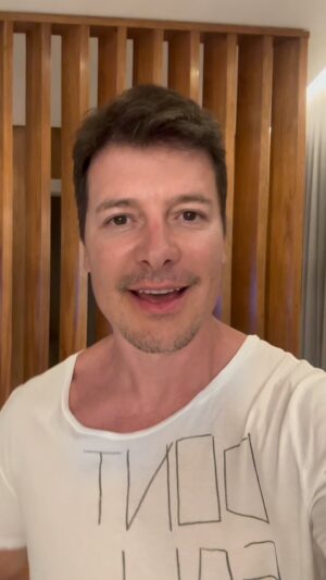 Rodrigo Faro Instagram - Você inspira gente que não te aplaude, mas te copia…Gente que não te dá like mas leva o print!!!!👏🏻❤️