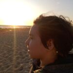 Rodrigo González Instagram - Adiós 2022. Año en que reí y lloré. Año en que volví al teatro, al cine y seguí con el stand up. Me fue bien. No lo puedo negar. Y por eso le agradezco a la vida el poder vivir de mi oficio. Les deseo un 2023 lleno de luz, y fuerza cuando las cosas se tornen difíciles. Sabiduría y paz si hay quiebres, partidas. Bendiciones para las y los que nacerán. Fuerza a quienes llorarán a sus seres queridos. Les deseo y un lindo 2023, que como la vida. Nos someterá a retos, pero por sobre todo, y no lo olviden. Nos ofrecerá nuevas oportunidades. Todos los días sale el sol. Gracias @carorickenberg @cotur._.nix @tomasgonzalez1 @susana.browne @ximena.nogueira #santi, #simon, familia y amigos y amigas