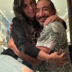 Rodrigo González Instagram - Otra vuelta al Sol. Al universo, a la vida. Gracias por todos los momentos lindos que me han entregado. Soy feliz. Conmigo, con mis hijos, con mi amor. Soy feliz porque tengo lo que quiero trabajo, salud y amor. Espero este nuevo año dar lo de mejor de mi a quienes amo, y a ustedes que siempre me entregan ese cariño que me alimenta tanto el alma. Gracias vida por dejarme llevar hasta mis 54 con aún más energía que antes. Te amo @carorickenberg ❤️❤️❤️❤️❤️
