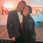 Rodrigo González Instagram - Más fotitos de la serie que se viene en el año que ya llega!! 2023. @claudioolatet @tatodubo @itziarituno @robinsones.serie