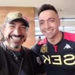 Rodrigo González Instagram - Camino a Calama para actuar en el @marinadelsolcalama me encontré con dos grandes del fútbol y con pasado azul! @miguelpinto_oficial y @gonza21espinoza Éxito! Pero no le ganen al @diego13_sanchez 😔😔😔🤣🤣🤣