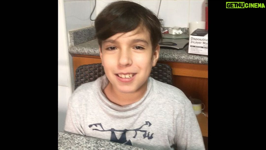 Rodrigo González Instagram - Me vino a ver mi querido amigo @danielmoya88 de @sowmira333 su local en Miraflores 333. Si trabajas en el centro y quieres comer rico! Anda! Etiquétanos y recibe un 20% de descuento! Etiqueta @gonzalezcomediante y @sowmira333 Actuación especial de mi santiiiiii