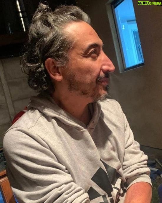 Rodrigo González Instagram - Años sin el pelo largo... Esperando empezar @robinsones.serie @tharsismarcos pura obediencia para usted jefazo! #pescador #actuar #quieroactuarya