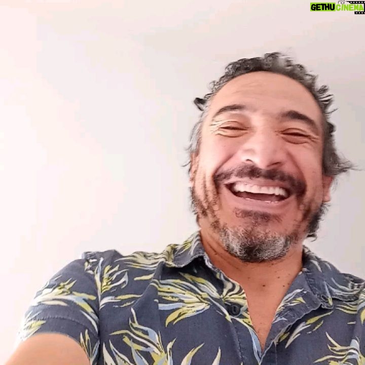 Rodrigo González Instagram - Nos vamos a viajar! Abril stand up mil. Miércoles 20: @islapaopao algarrobo Jueves 21: @ladolcevitalinares (entradas por @comedy_pass ) y el día del evento en la puerta. Sábado 23: @entretoroschicureo No se lo pierdan! Show con mucho material inédito #algarrobo #linares #chicureo #standupcomedy #standup #humor #chile