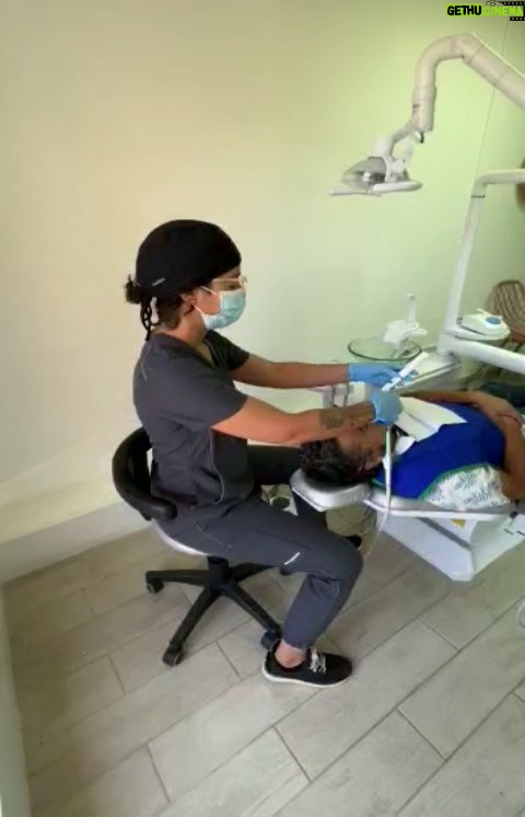 Rodrigo González Instagram - Fui a @dentrik.cl para que me hicieran un blanqueamiento y quedó bacan! Son unas amigas que con mucho trabajo salen adelante! Siga las y cotizen! La salud bucal es muy importante! #saludbucodental #dentista