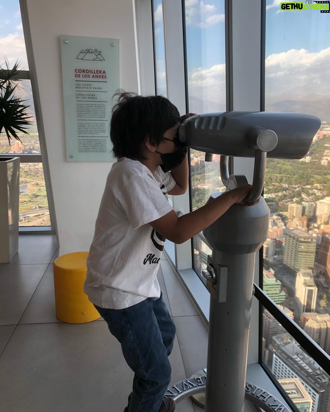 Rodrigo González Instagram - Santiago viendo Santiago