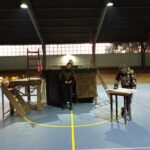 Rodrigo González Instagram - Han pasado muchos años de la última vez que actué en una obra de teatro. Estos meses he vuelto a mis orígenes, ensayando y retomando mi profesión, y que mejor que con una obra que habla de nuestro Chile, de la epopeya de la goleta Ancud, que toma posesión de las tierras magallánicos. Una obra que le mostraremos a los estudiantes, una obra donde podré volver a compartir con un público hermoso, como son los niños y jóvenes. No en grandes teatros, si no que en gimnasios, en patios de los colegios. Entregando mi trabajo feliz, y agradecido. Quiero invitar a toda la comunidad de Pucón y Villarrica a que vean este trabajo. Que además será gratuito. Lunes 22 de agosto 14:00 escuela carileufu, Pucón Miércoles 24 de agosto 20:00 complejo educacional Carlos Holzapfel Viernes 26 de agosto 20:00 centro cultural de Villarica Entrada gratuita. Proyecto financiado por el fondo de artes escénicas convocatoria 2021. Porque chile es más que Santiago. Los esperamos. Una obra para todo público que cuenta un trozo de nuestra historia #teatro #surdechile #teatroescolar Gracias por apoyarme siempre.