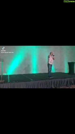 Rodrigo González Instagram - Cosas que surgen en eventos de empresas. Los viejos traumas de la infancia. #nachi Y hoooooy show en @casa.comedia Quedan pocas entradas. Ayúdeme a agotar! En @comediaticket y @comedy_pass compra tu entrada!!! A las 20:00 hrs