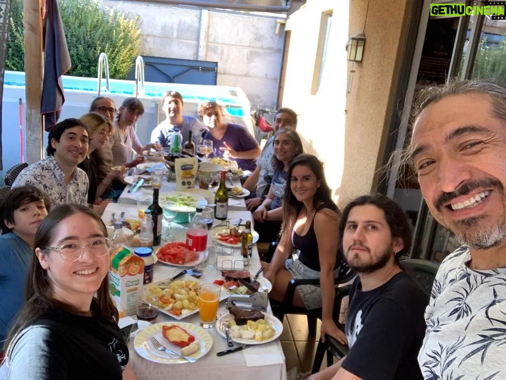 Rodrigo González Instagram - Después de muchos años, por fin nos podemos rejuntar los tres hermanos! Bienvenidos a chile!