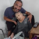 Rodrigo González Instagram - Feliz cumpleaños viejita. Ya son 83. Admiro tu fuerza para soportar tu terrible enfermedad. Acá voy a estar siempre para cuidarte.
