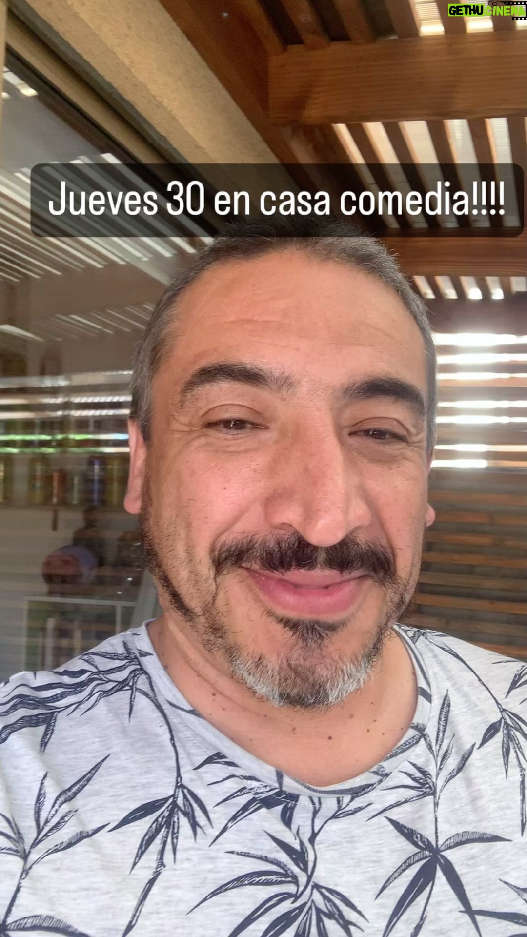 Rodrigo González Instagram - A ver cómo está la nueva rutina!!! Jueves 30 @casa.comedia entradas por @comedy_pass @comediaticket Junto al gran @gontrujillo.cl