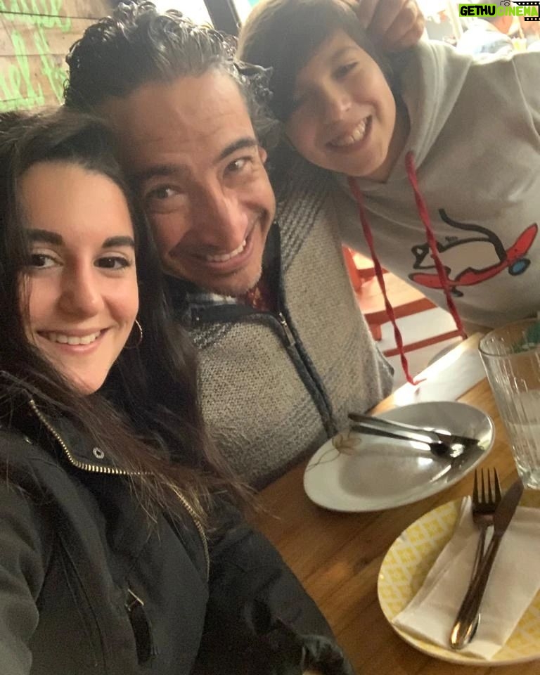 Rodrigo González Instagram - Una salida con mis amores 😍😍 @carorickenberg Santiiii @chatarrismo