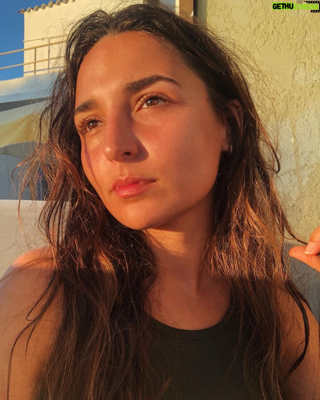 Rona Özkan - 2.2K Likes - Wenn ich sage es ist kein Selfie, dann ist es auch kein Selfie! @annina.hellenthal