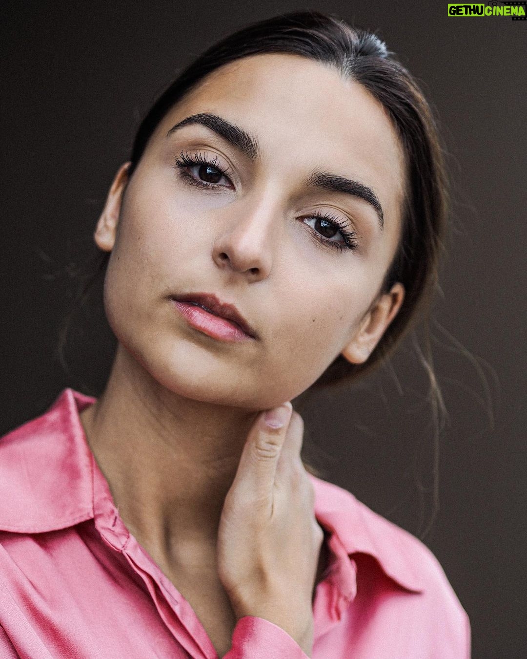 Rona Özkan - 3.1K Likes - 📷 @lena.faye #portraitphotography #photoshoot #ischaphoto