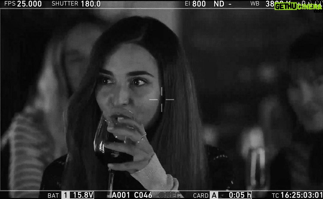 Rona Özkan - 2.6K Likes - Lovmeijop..🍷