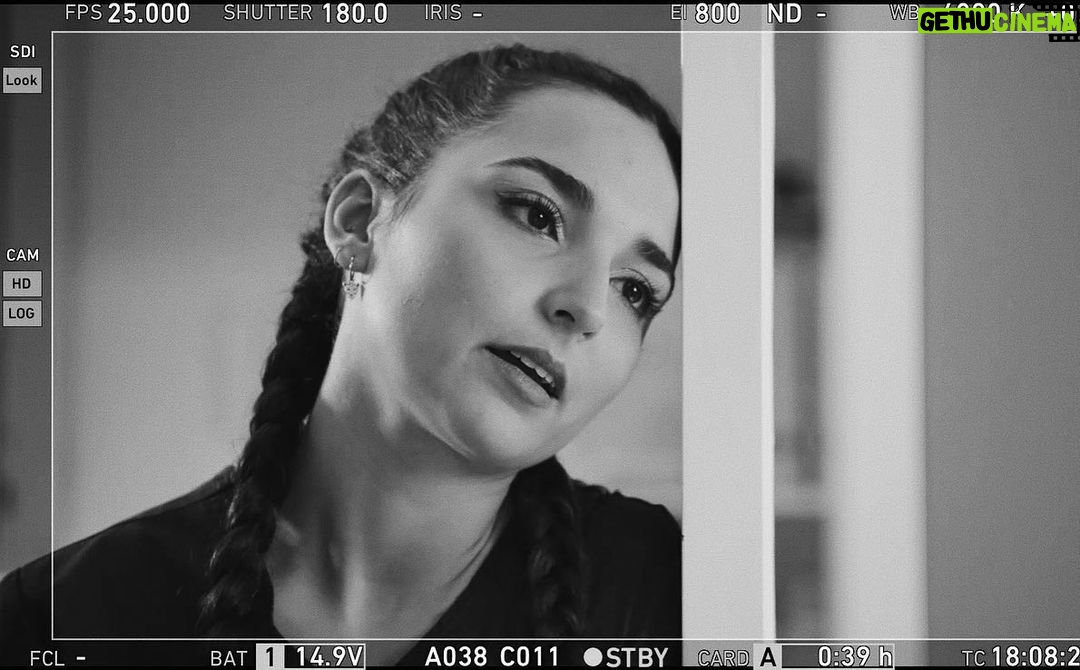 Rona Özkan - 2.8K Likes - Jetzt erstmal: over and out✌🏼Passt auf euch auf und umarmt euch gegenseitig mit schönen Worten! #abgedreht #winterpause