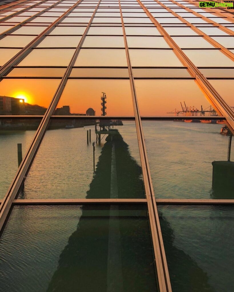 Rona Özkan Instagram - #reflections Hamburg, Germany