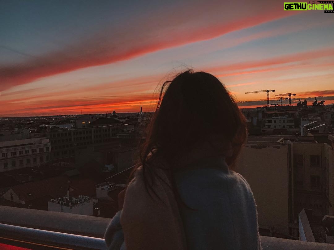 Rona Özkan - 2.2K Likes -