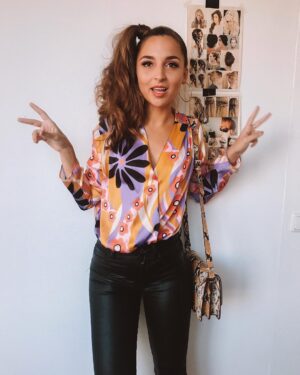 Rona Özkan Instagram - 🌈✨✌🏼