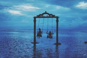 Rona Özkan Instagram - Great memories last forever 🎎🌊
#tbt #missing #those #summer #days #swing #in #the #sea #feeling #like #a #little #girl #in #love #with #bali #and #the #gilis